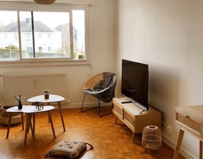 White Violets ★Cozy★ Private parking ★ TV★ WiFi